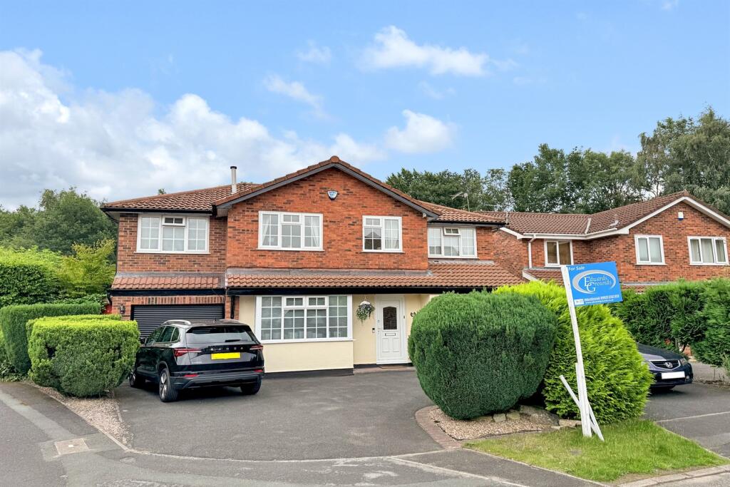 Main image of property: Hayscastle Close, Callands, WA5  9UR