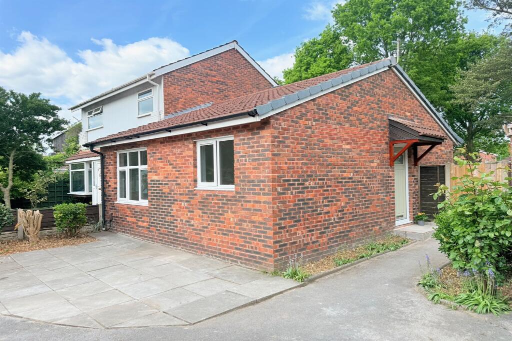 Main image of property: 32 Granston Close, Callands, Warrington, WA5 9RZ