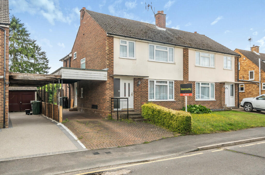 4 bedroom semidetached house for sale in Roseacres, Takeley,