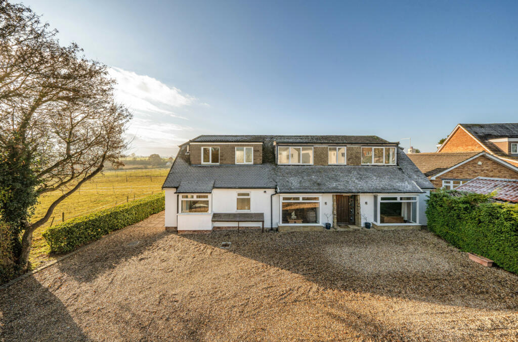 4 bedroom detached house for sale in Wrights Green Lane, Little