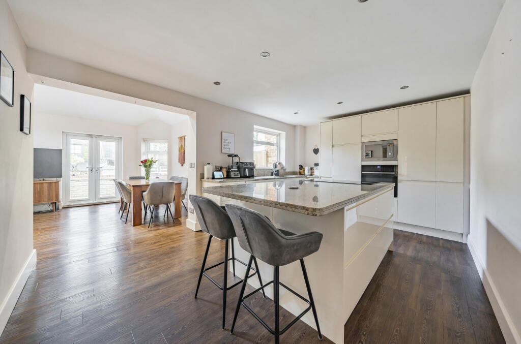 5 bedroom end of terrace house for sale in Oxcroft, Stortford, Hertfordshire, CM23