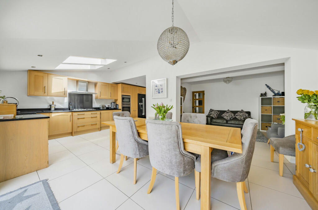 5 bedroom detached house for sale in Dell Road, Little Hallingbury