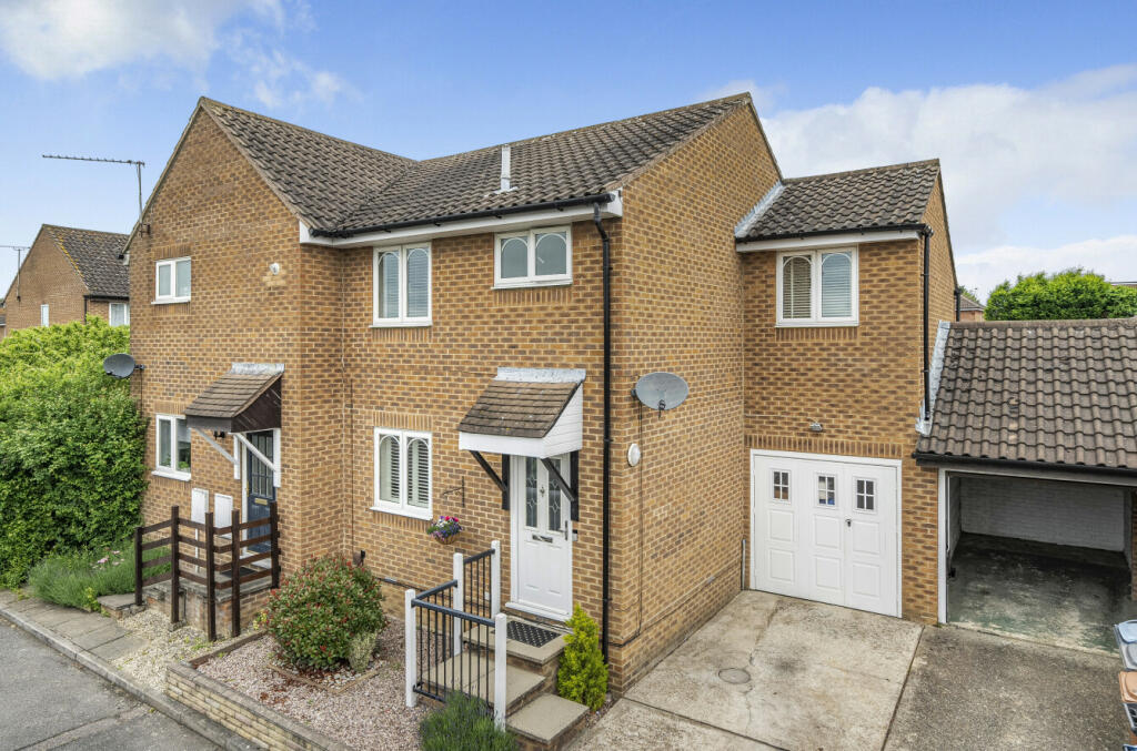 4 bedroom semidetached house for sale in Honeybourne,