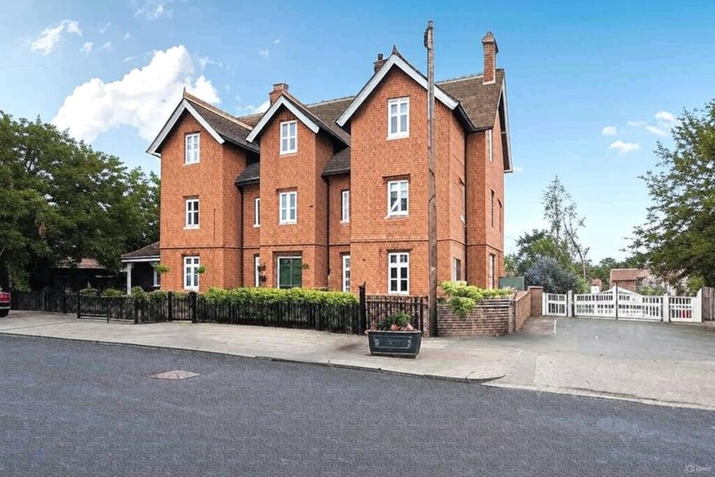 Main image of property: High Street, Hatfield Broad Oak, Bishop's Stortford, Essex, CM22