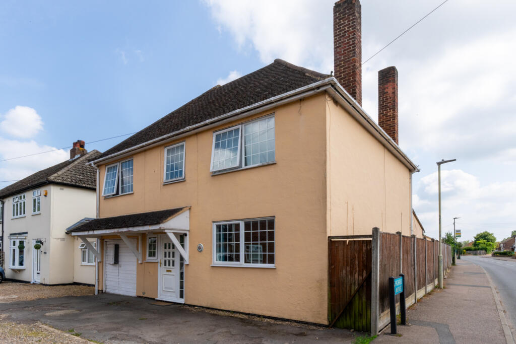 5 bedroom detached house