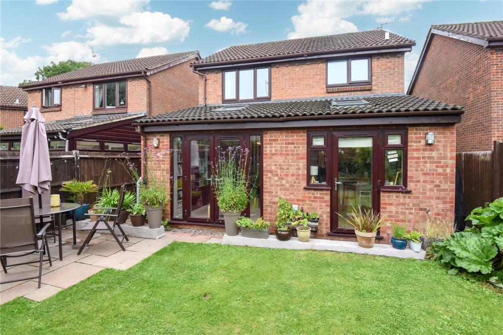 3 bedroom detached house for sale in Larchwood, Stortford