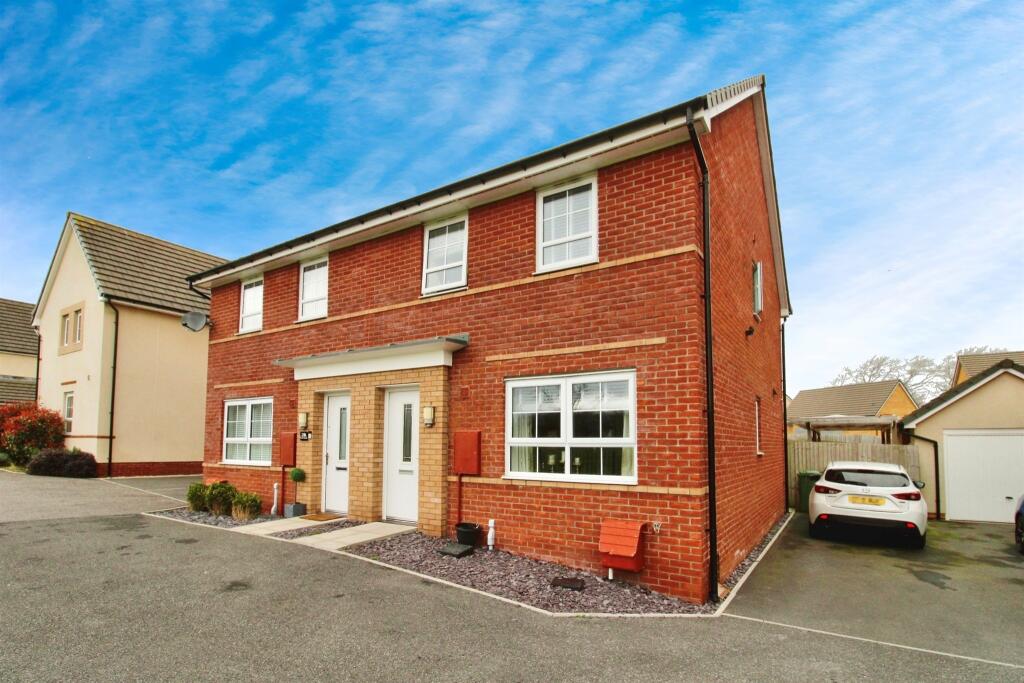 3 bedroom semidetached house for sale in Coed Y Ffynnon, Dinas Powys, CF64