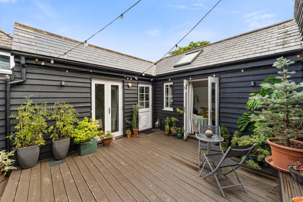 1 bedroom bungalow for sale in High Street, Dunmow, Essex, CM6