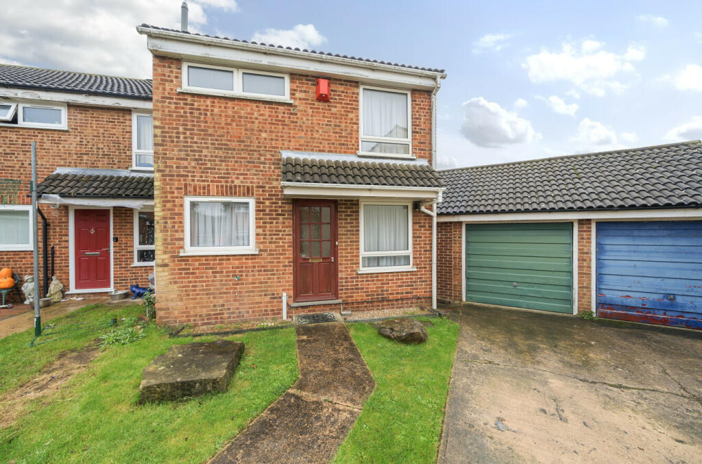 3 bedroom end of terrace house for sale in Ley Field, Takeley,