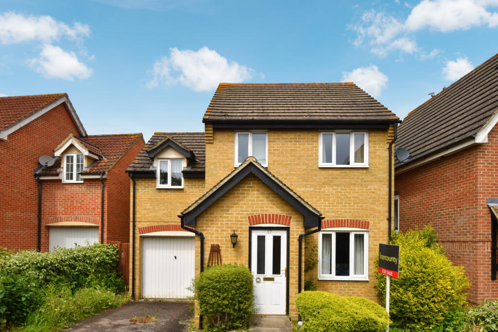 3 bedroom detached house for sale in Heywood Lane, Great Dunmow, Essex, CM6