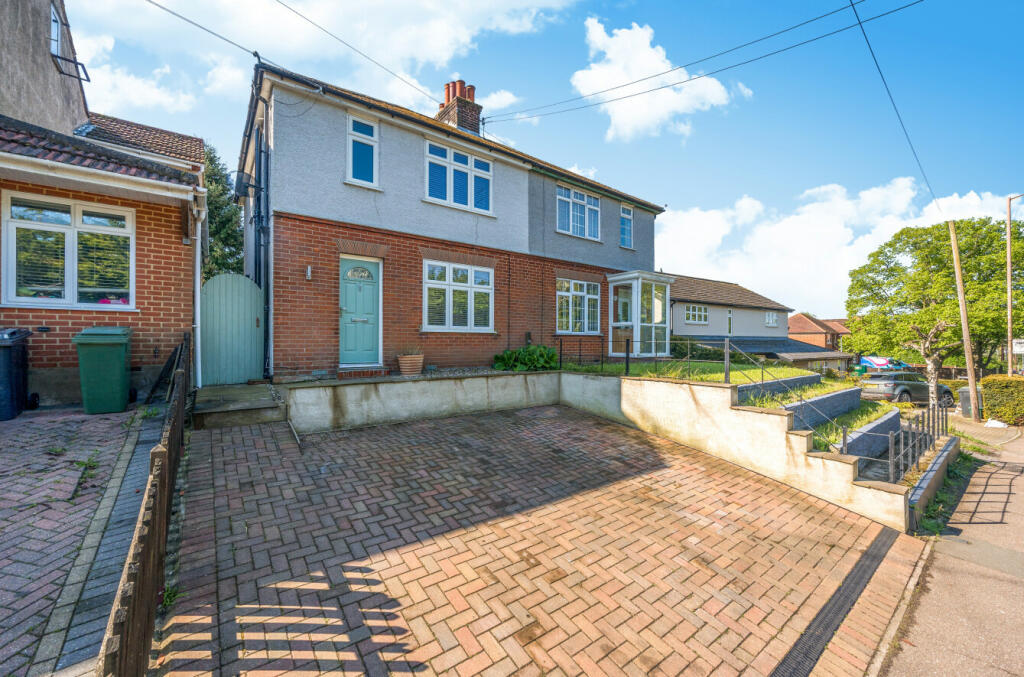 3 bedroom semidetached house for sale in Rayne Road, Braintree, Essex, CM7