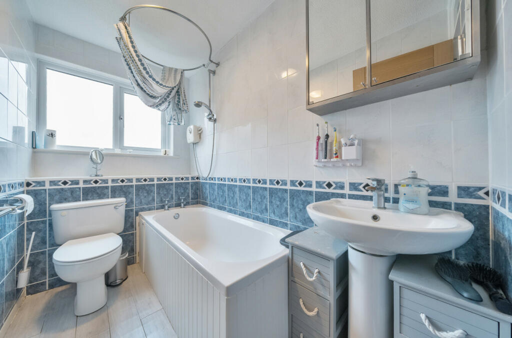 Additional property image - Rayfield Close, Barnston, Dunmow, Essex, CM6