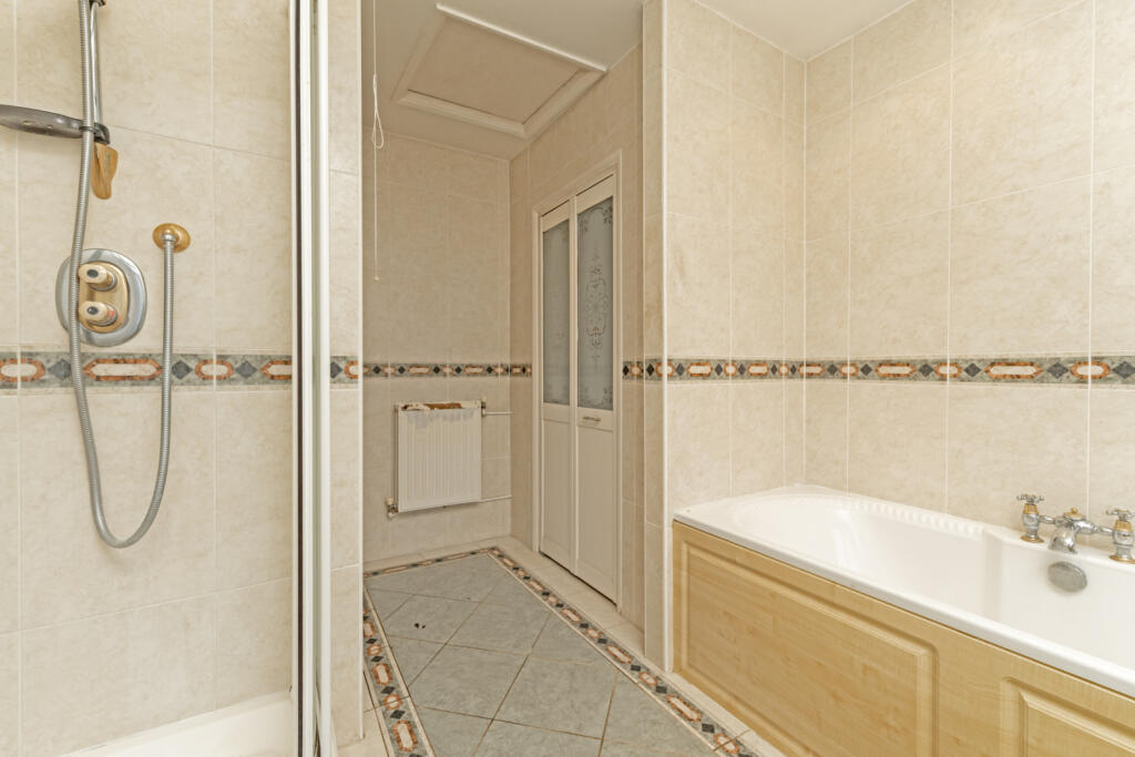 Additional property image - Radleys End, Duton Hill, Dunmow, Essex, CM6