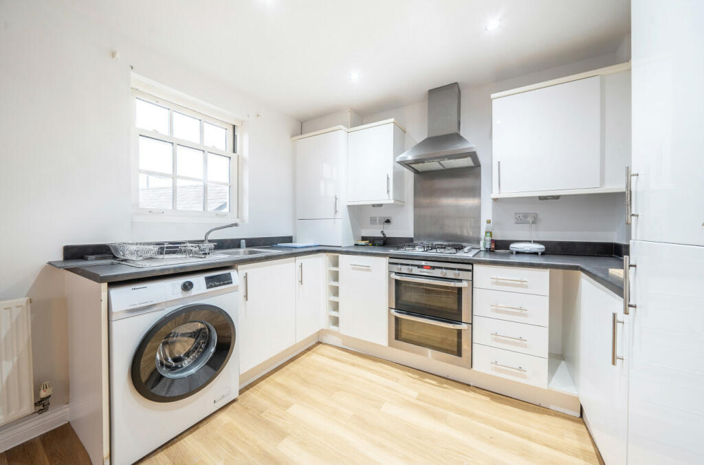 Additional property image - White Hart Way, Dunmow, Essex, CM6