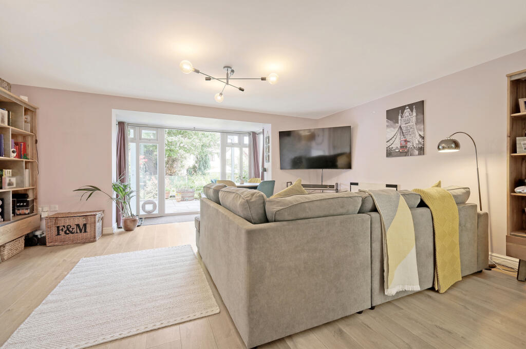 Additional property image - Barley Lane, Dunmow, Essex, CM6