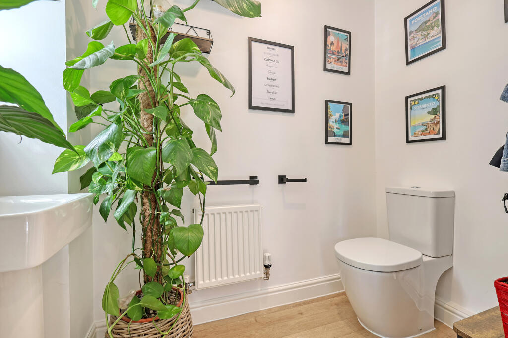 Additional property image - Barley Lane, Dunmow, Essex, CM6