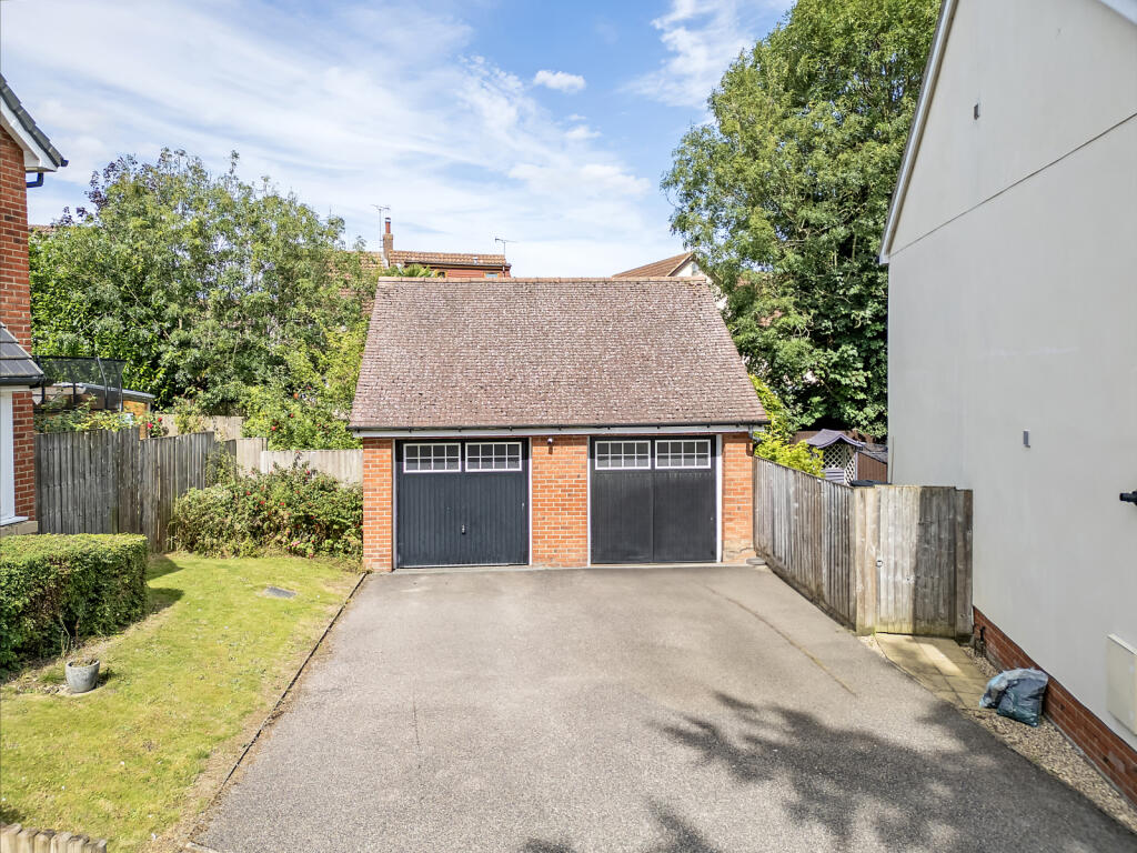 Additional property image - Barley Lane, Dunmow, Essex, CM6