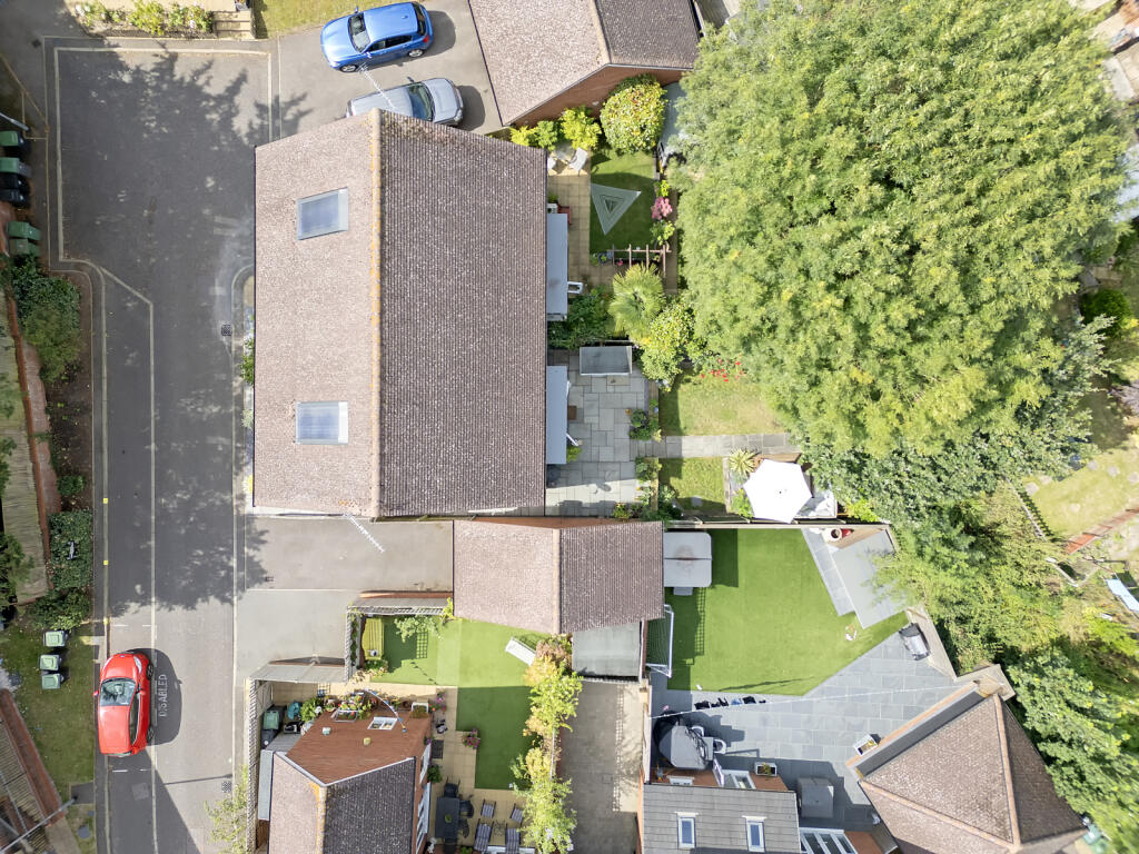 Additional property image - Barley Lane, Dunmow, Essex, CM6