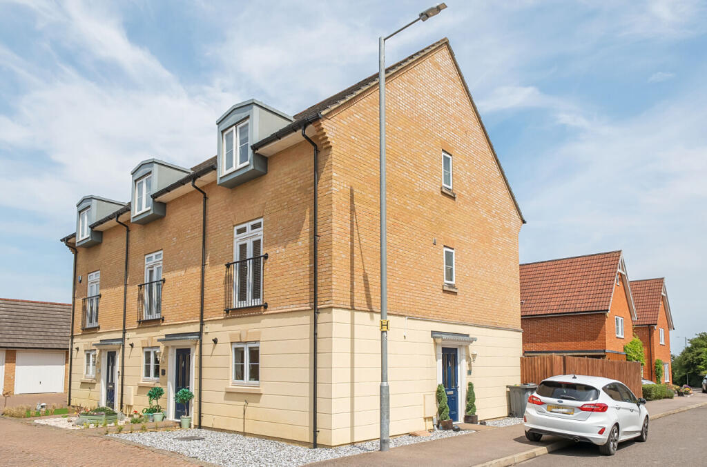 4 bedroom end of terrace house
