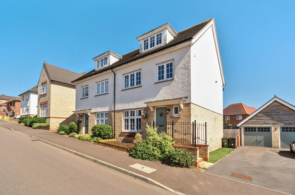 Main image of property: Broomfield Way, Braintree, Essex, CM7