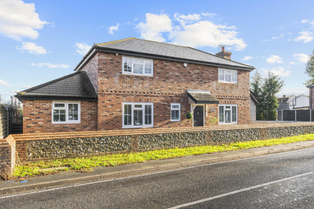 Main image of property: Braintree Road, Felsted, Dunmow, Essex, CM6