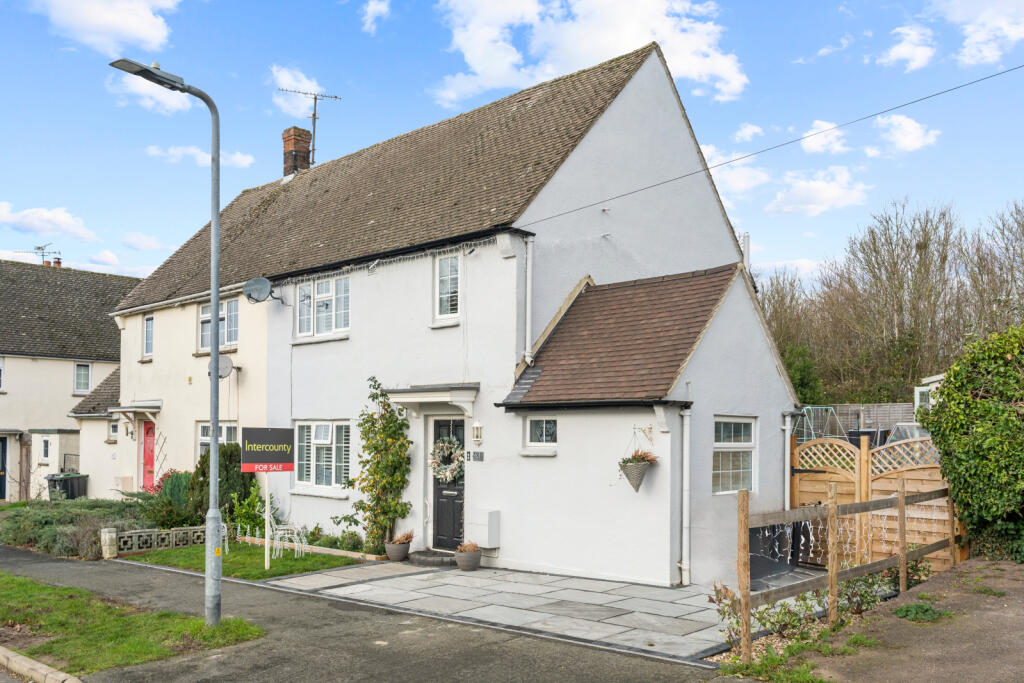 Main image of property: Weaverhead Close, Thaxted, Dunmow, Essex, CM6