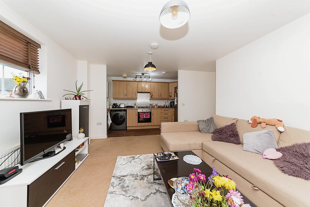 2 bedroom flat for sale in Conyger Close, Great Oakley, Corby, NN18