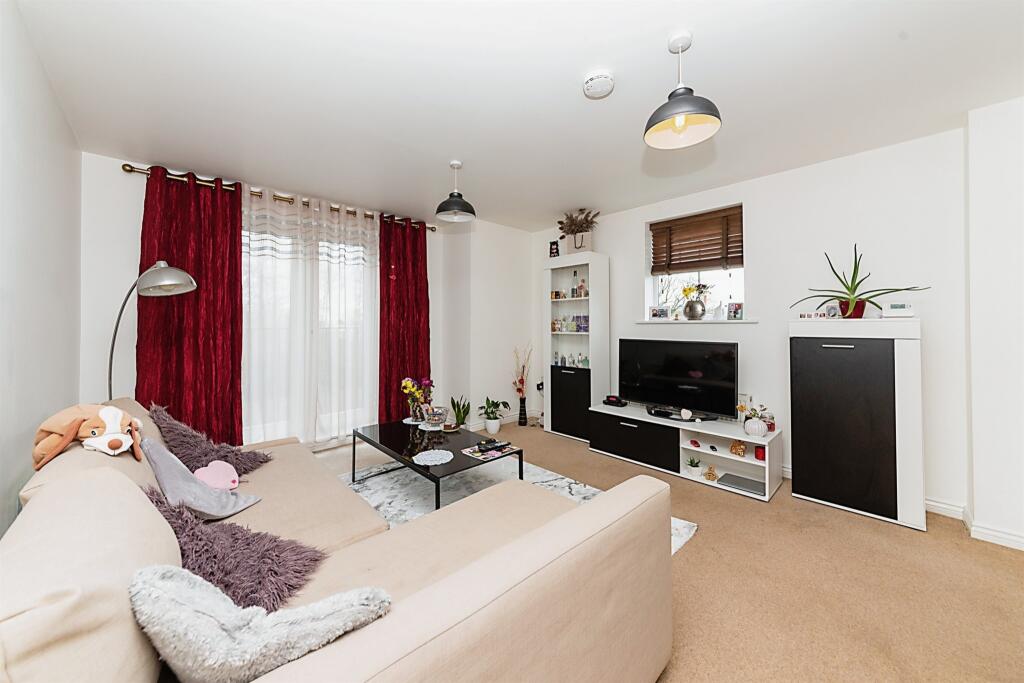 2 bedroom flat for sale in Conyger Close, Great Oakley, Corby, NN18
