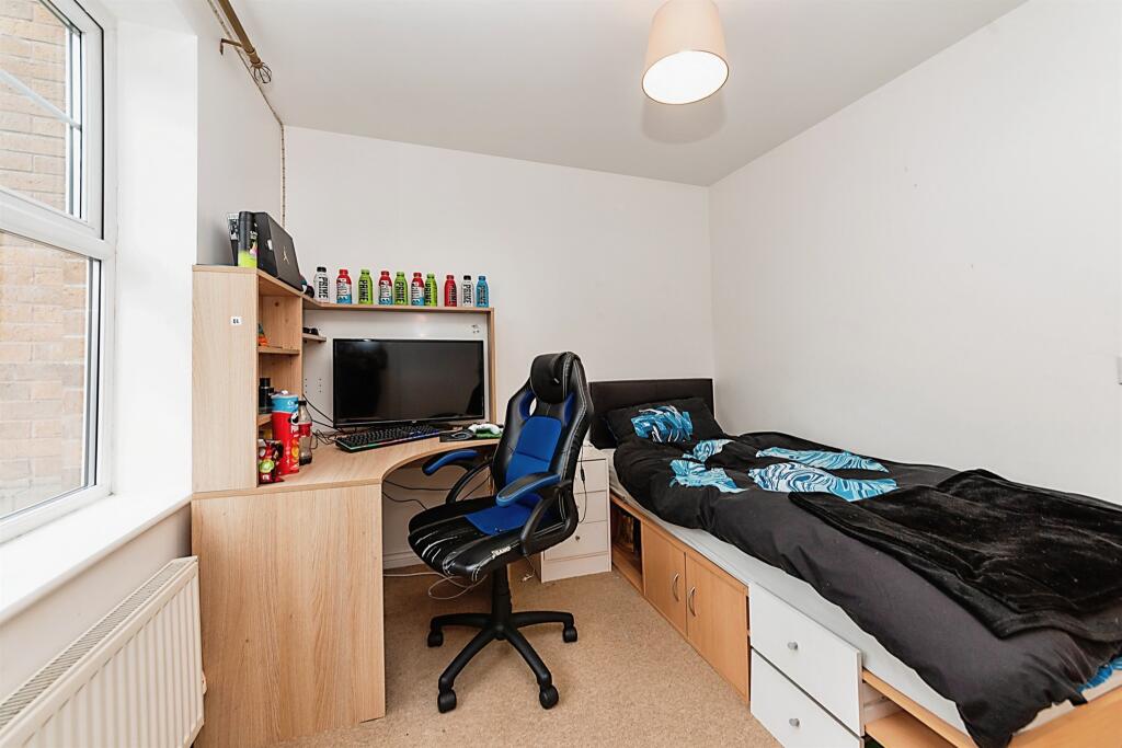 2 bedroom flat for sale in Conyger Close, Great Oakley, Corby, NN18