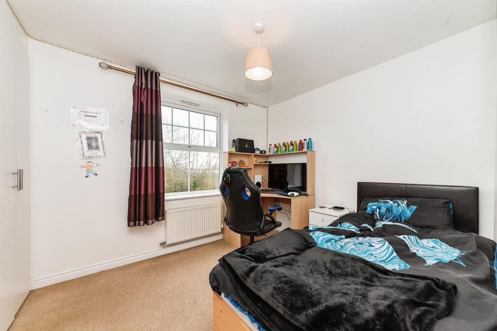 2 bedroom flat for sale in Conyger Close, Great Oakley, Corby, NN18