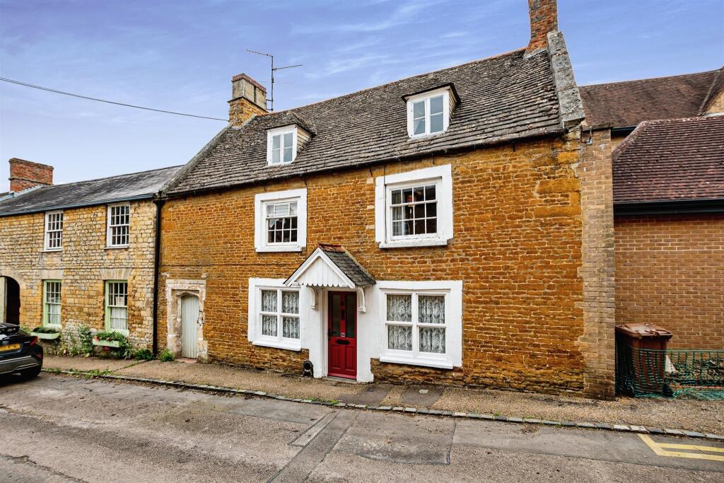 5 bedroom cottage for sale in Church Street, Cottingham, Market
