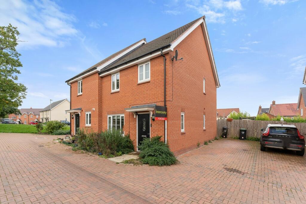 3 bedroom semidetached house for sale in Bugle Close, Stansted, Essex