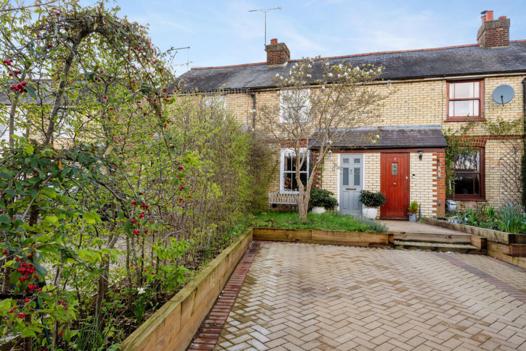 3 bedroom terraced house for sale in Stansted Road, Birchanger,