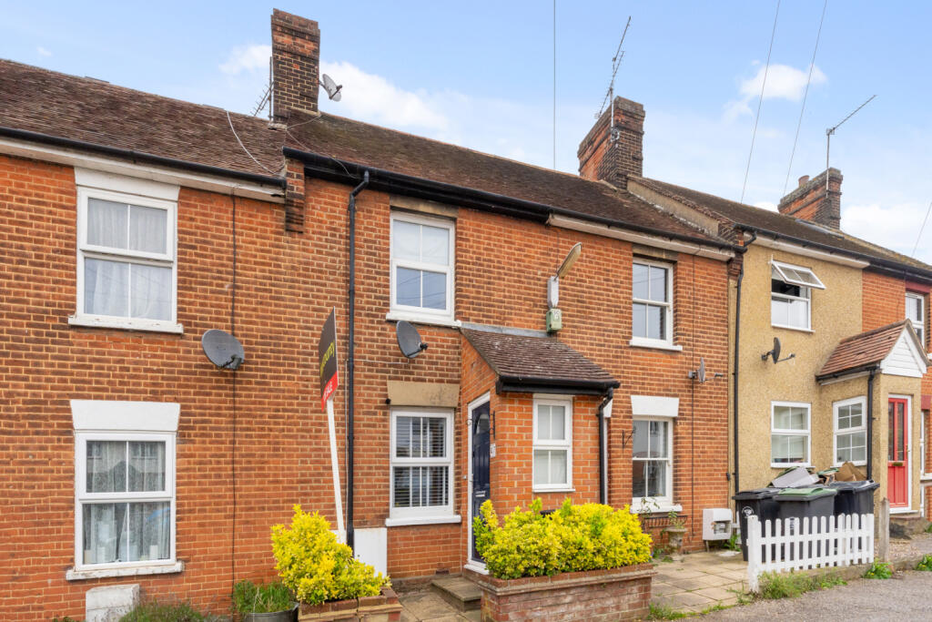 2 bedroom terraced house for sale in Stoney Common, Stansted, Essex, CM24
