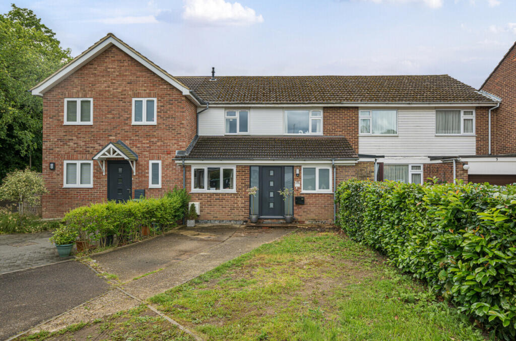 3 bedroom terraced house for sale in Queens Close, Stansted, Essex, CM24