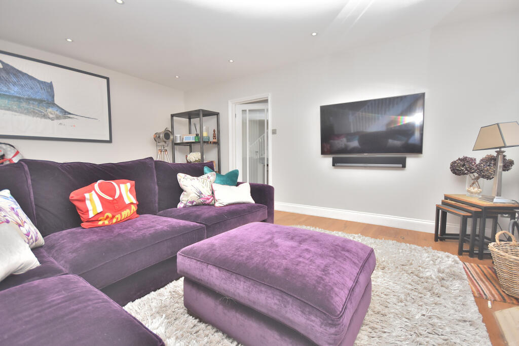 Additional property image - Meadowcroft, Stansted, Essex, CM24