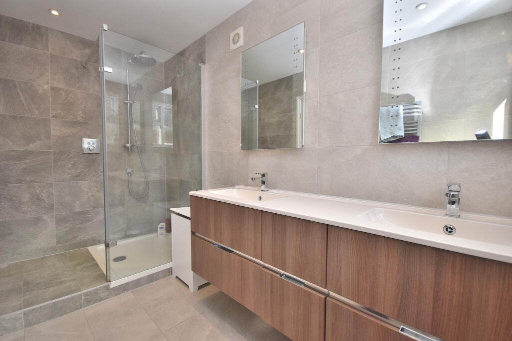 Additional property image - Meadowcroft, Stansted, Essex, CM24