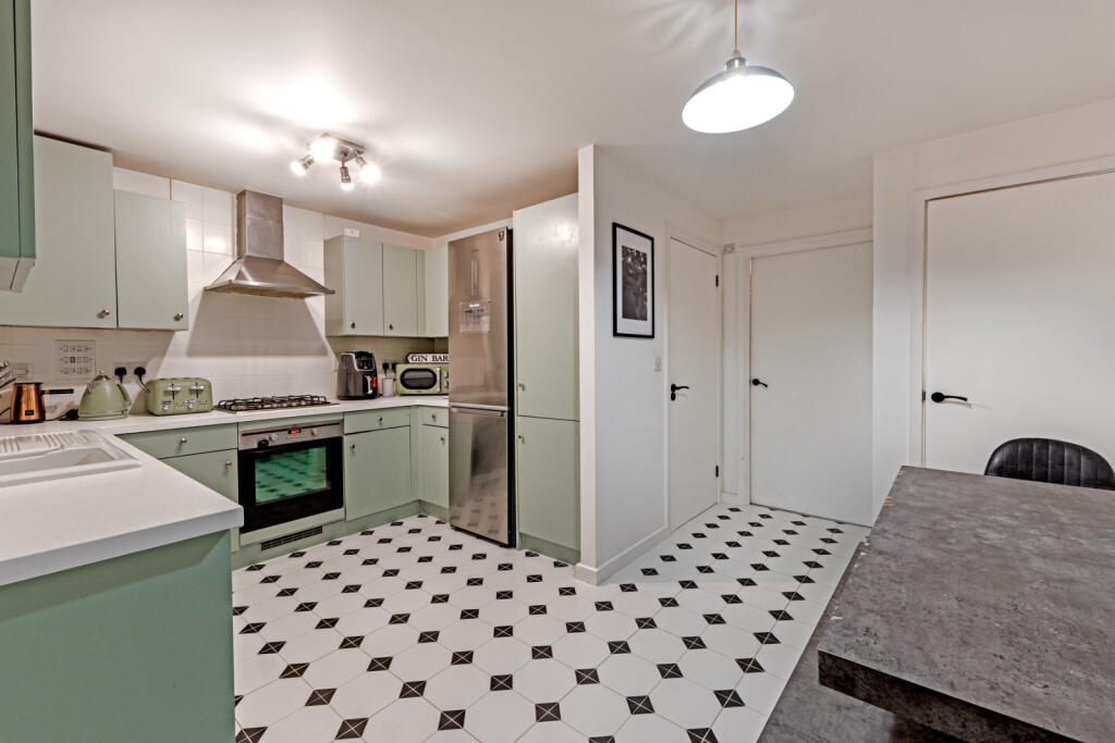 Additional property image - Felstead Crescent, Stansted, Essex, CM24
