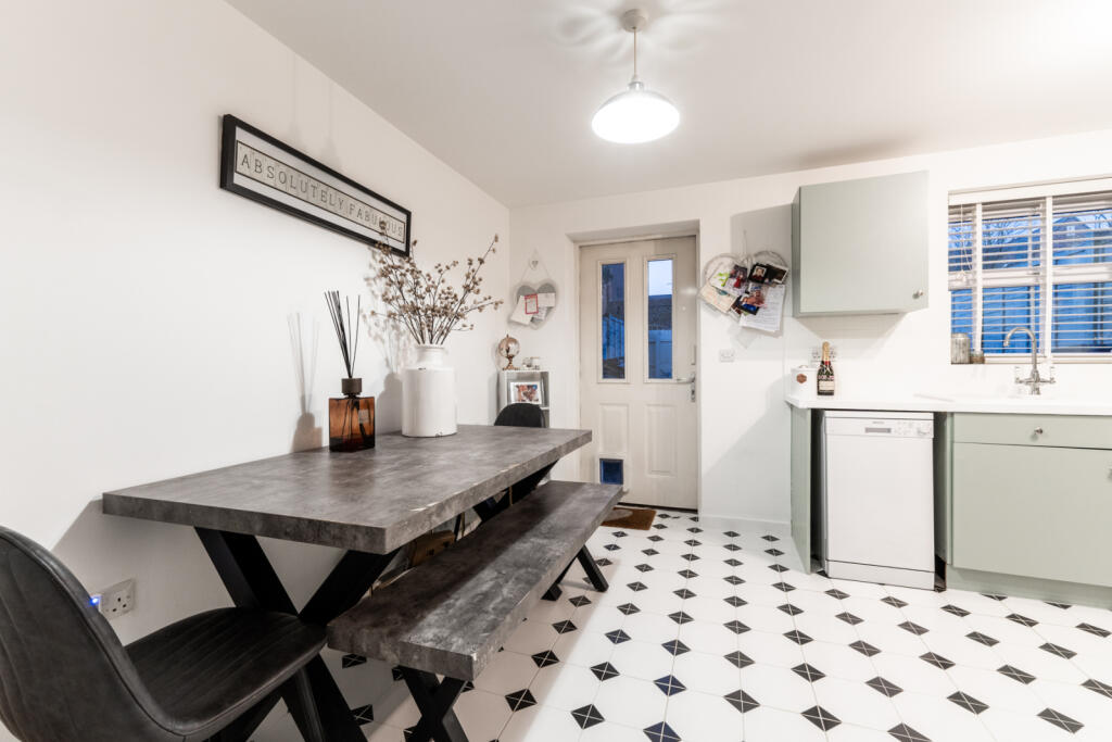 Additional property image - Felstead Crescent, Stansted, Essex, CM24