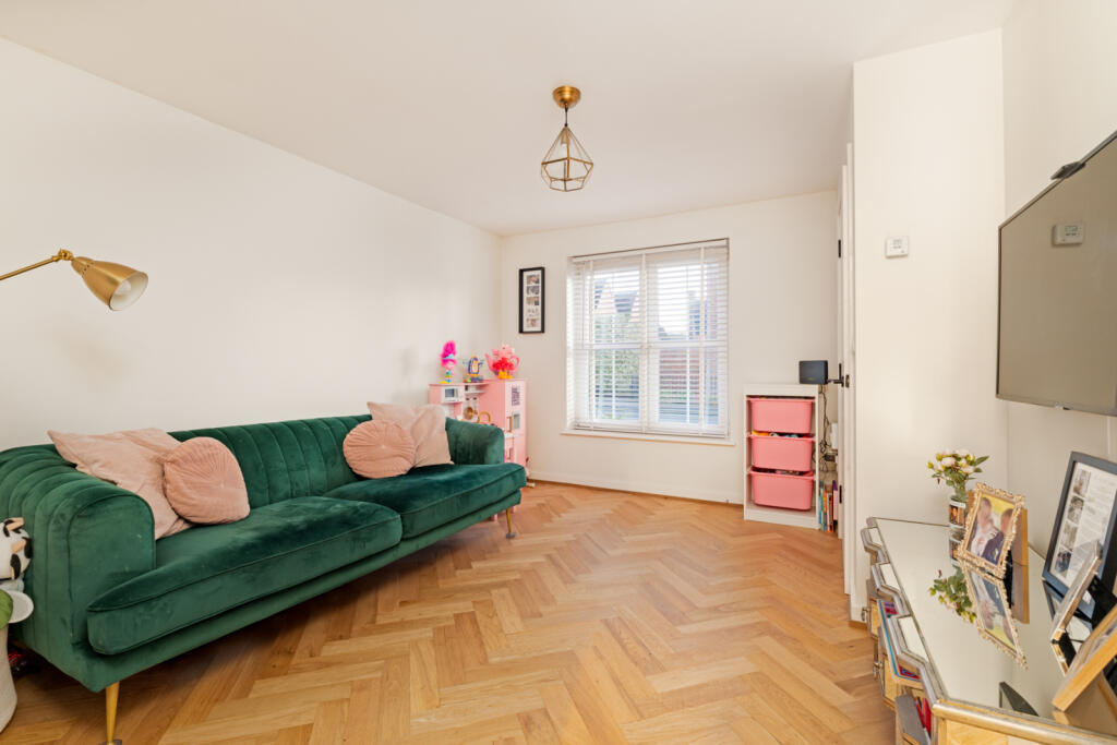 Additional property image - Felstead Crescent, Stansted, Essex, CM24