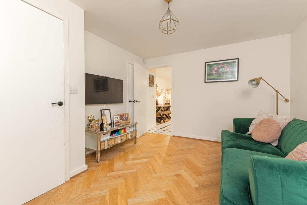 Additional property image - Felstead Crescent, Stansted, Essex, CM24
