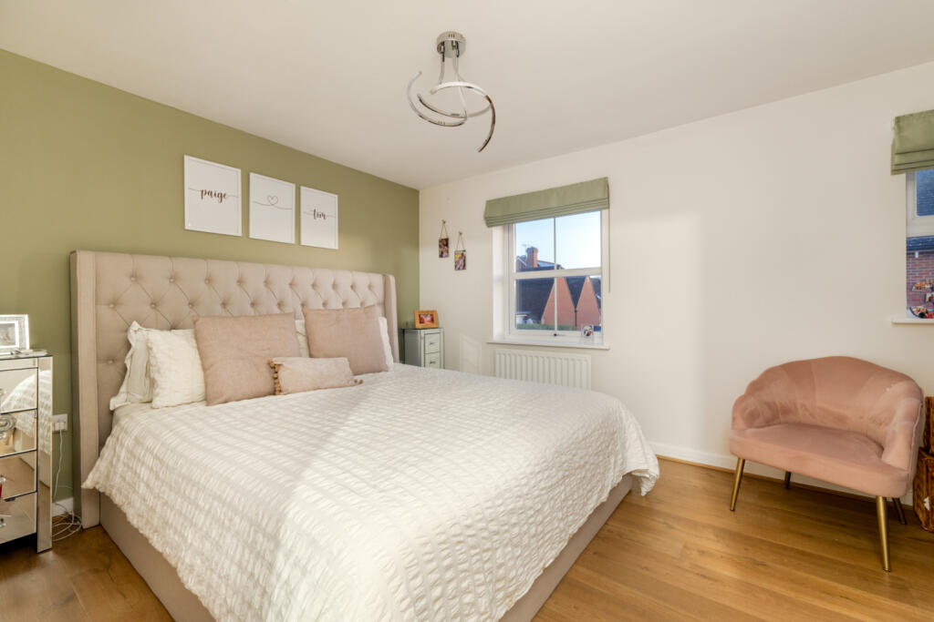 Additional property image - Felstead Crescent, Stansted, Essex, CM24