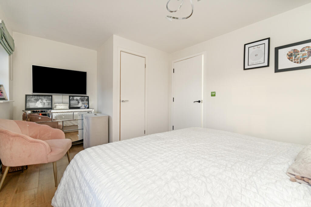 Additional property image - Felstead Crescent, Stansted, Essex, CM24