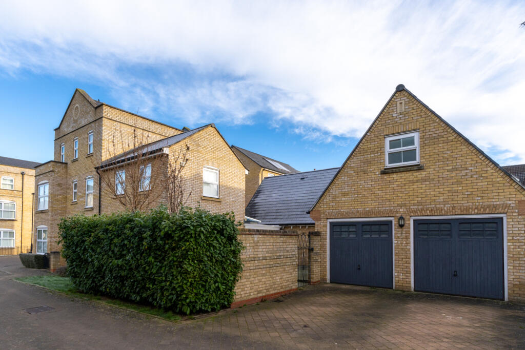 Additional property image - Banks Lane, Stansted, Essex, CM24