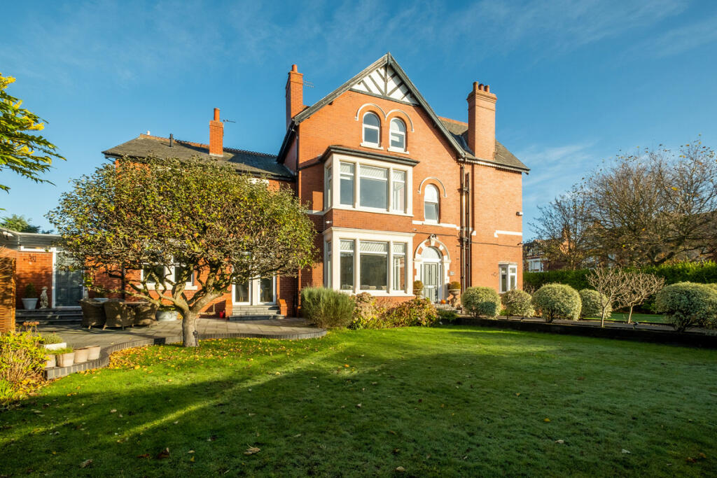 5 bedroom villa for sale in Clifton Drive, Lytham St. Annes, FY8