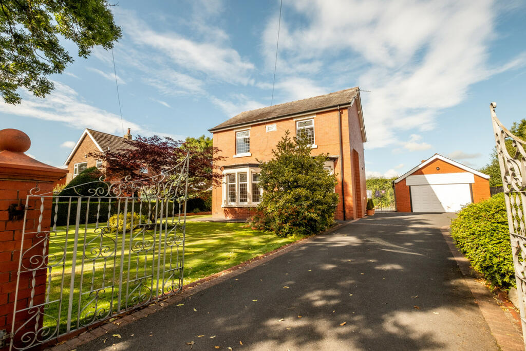 3 bedroom detached house for sale in Church Road, Warton, PR4