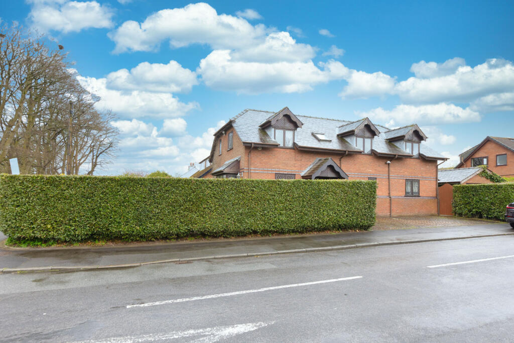 4 bedroom detached house for sale in Ribby Road, Wrea Green, PR4