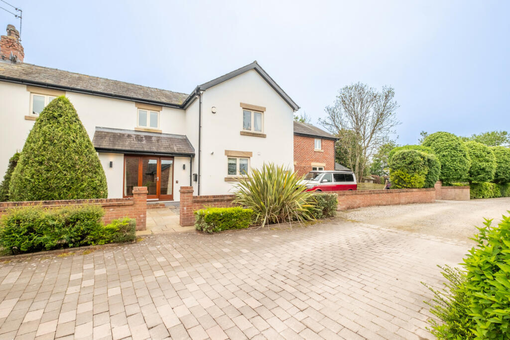 5 bedroom farm house for sale in Bridge Farm Ballam Road, Lytham, FY8
