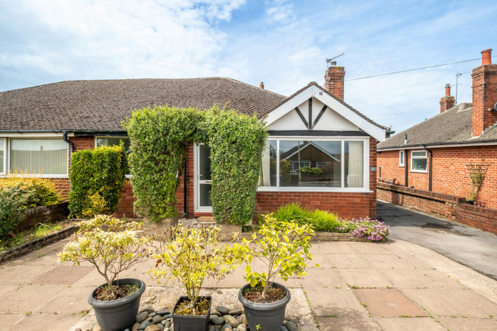 2 bedroom semidetached bungalow for sale in Singleton Avenue, Lytham