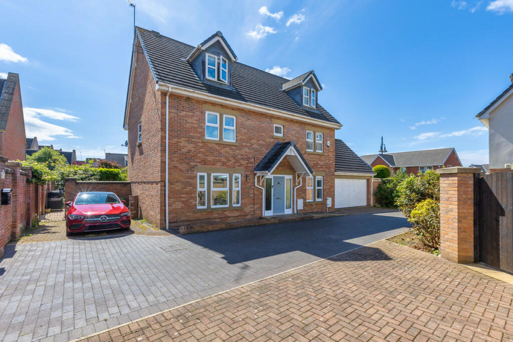 5 bedroom detached house for sale in Victory Boulevard, Lytham, FY8